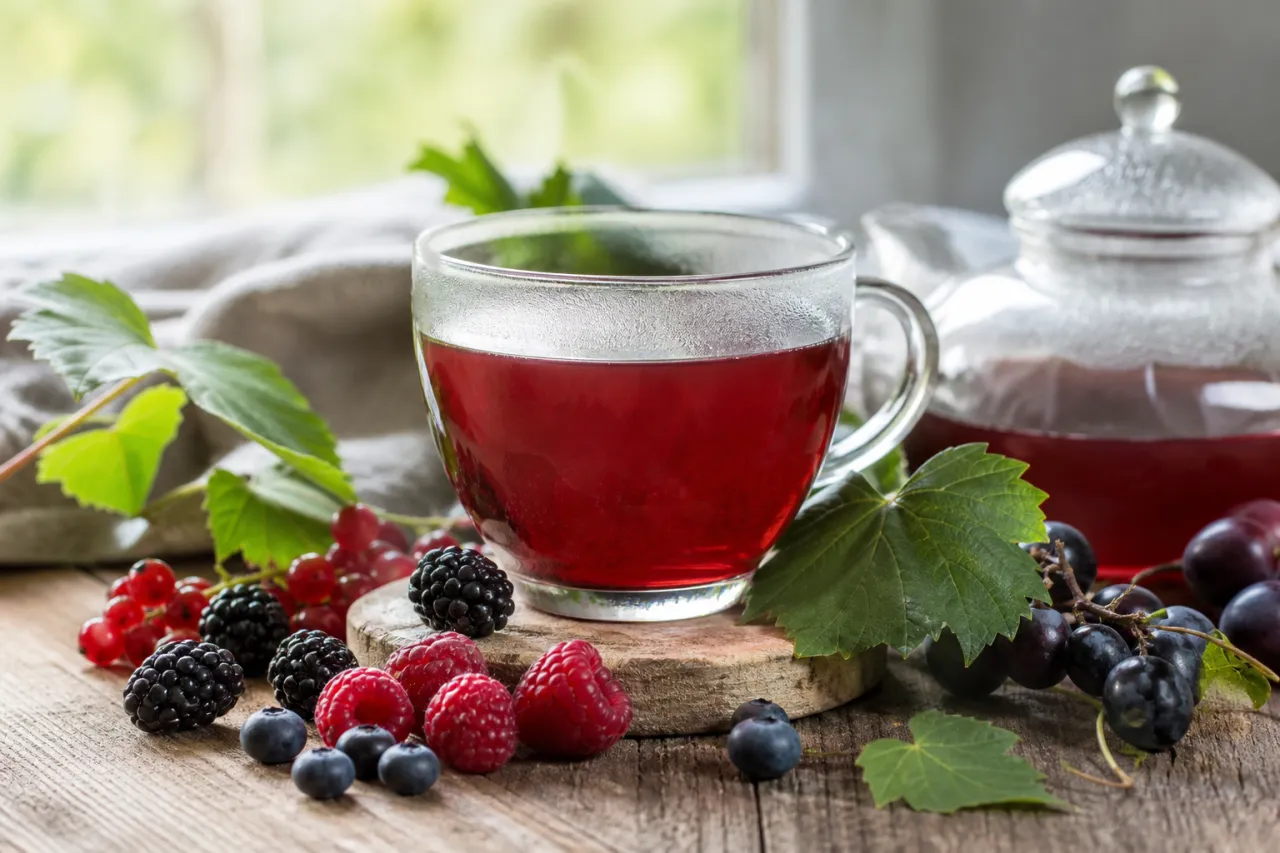 Beeren- und Traubenblätter Tee richtig genießen