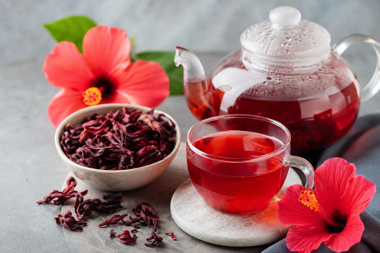 Hibiskusblüten-Tee: Wirkung, Geschmack und Zubereitung