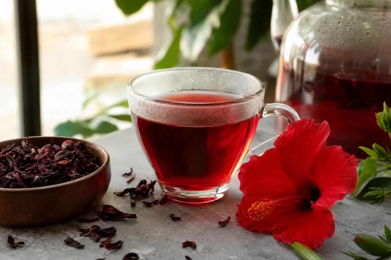 Hibiskustee: Ein blumiges Erlebnis für die Sinne